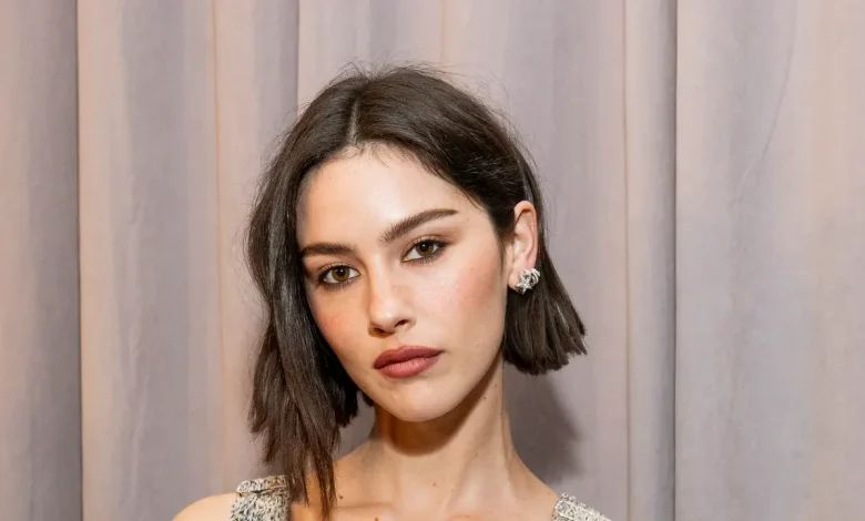 Gracie Abrams Ditches Her Bob for a French Girl-Coded Pixie Crop