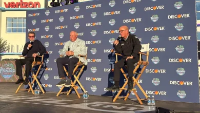 Gretzky swaps stories, reminisces ahead of Winter Classic