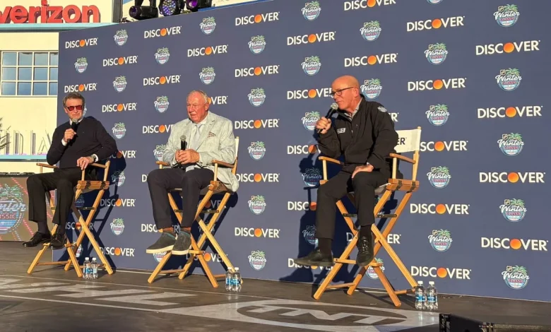 Gretzky swaps stories, reminisces ahead of Winter Classic