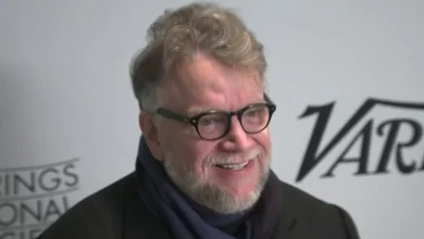 Guillermo del Toro conmueve al revelar la muerte de su hermano al recibir premio en Palm Springs