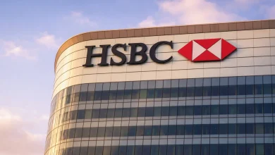 HSBC share price holds near 52-week high as FTSE dips on Trump tariff threat — what to know next