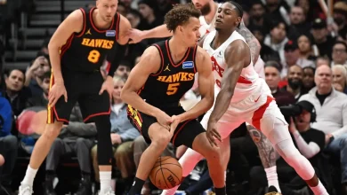 Hawks offense bogs down as Toronto completes season-series sweep