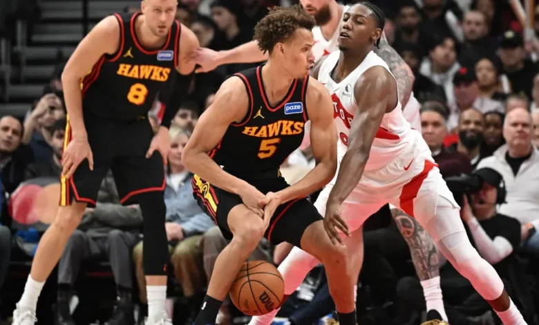 Hawks offense bogs down as Toronto completes season-series sweep