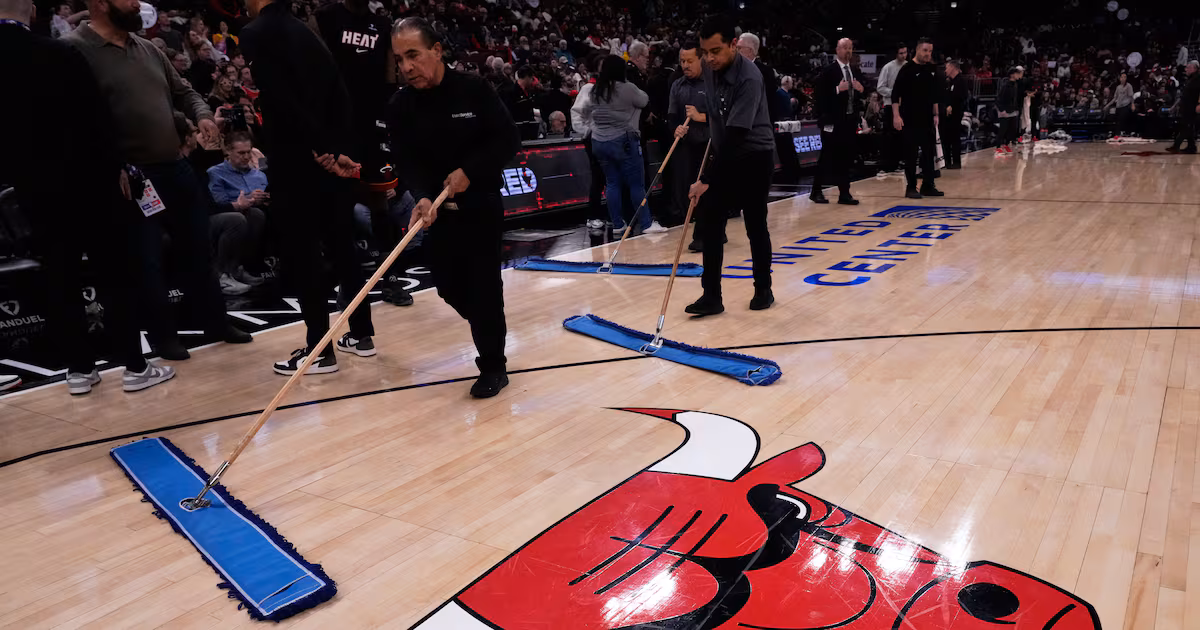 Heat-Bulls game postponed due to condensation on court