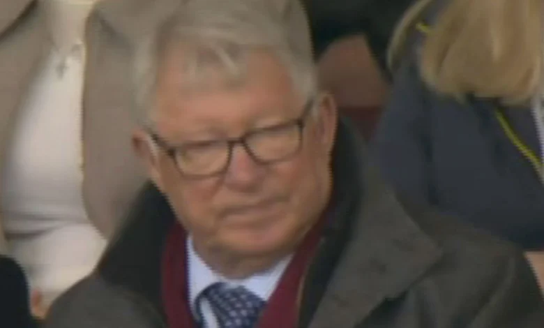'Help us please' - Man Utd fans urge former star sat next to Sir Alex Ferguson to come and save their season