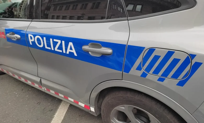 Heridos dos policías municipales de Bilbao y detenidas cinco personas tras una persecución en Otxarkoaga