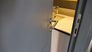 Hotels Are Increasingly Ditching Solid Bathroom Doors