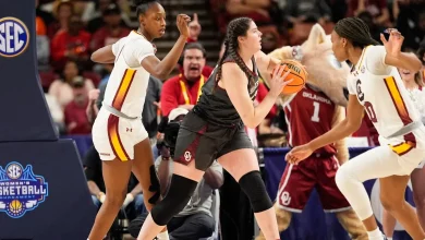 How Dawn Staley can use 5 different South Carolina players on Oklahoma's Raegan Beers