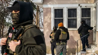 ICE officers assert sweeping power to enter homes without a judge’s warrant, memo says