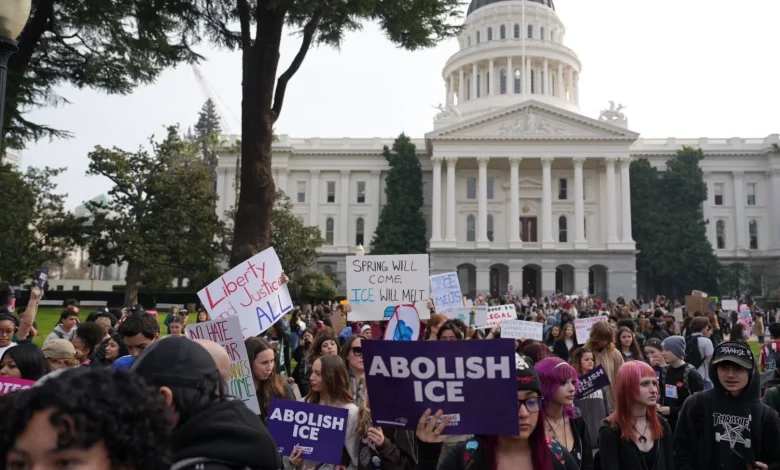 ICE protest Sacramento live updates: Hundreds of teens protest
