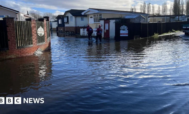 Iford Bridge Home Park residents told 'evacuate' as river rises