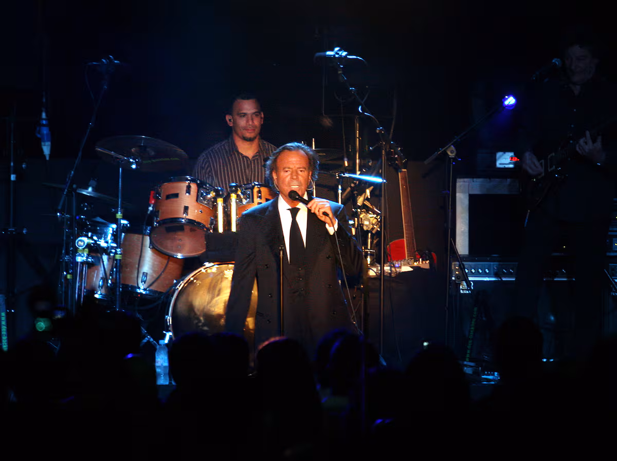 Igualdad exige que se investiguen las acusaciones de agresión sexual contra Julio Iglesias