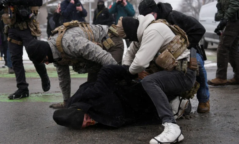 Immigration officers claim sweeping power to enter homes without a judge's warrant, memo says