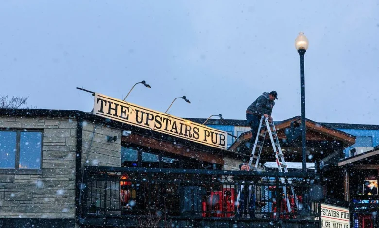 Indiana Fans Brave Frigid Temps, Camp Outside Bars Before National Title Game