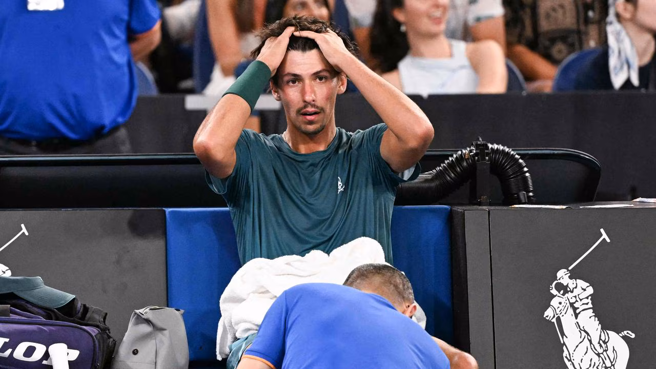 Injured Aussie faces disaster after coughing up lead; Djoker close to triple-figure history — AO LIVE