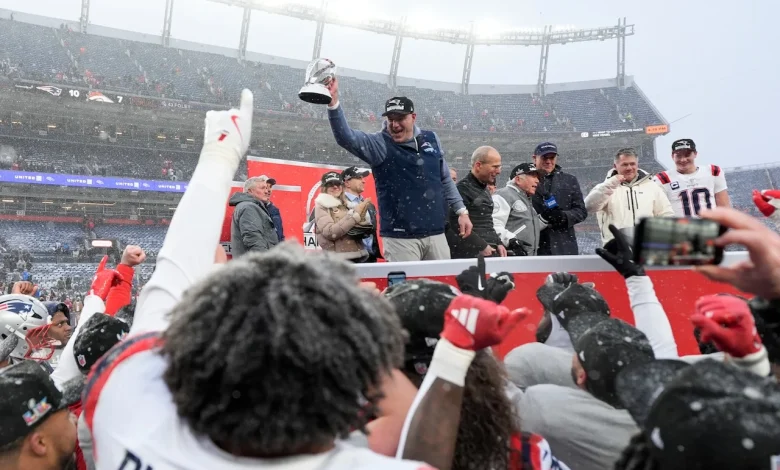 Inside Patriots locker room: Mike Vrabel chugged a beer after AFC Championship win