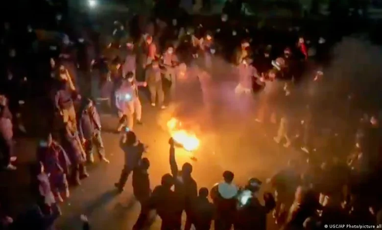 Iran protests: Trump open to airstrikes, wants diplomacy - dw.com