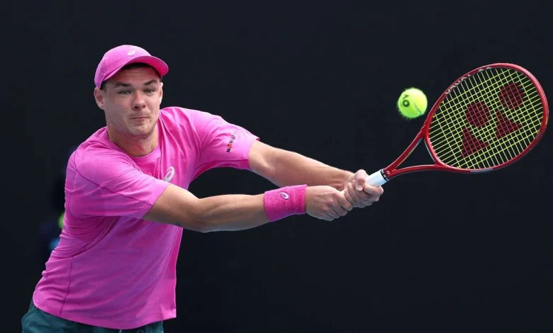 'Irritated' Majchrzak lashes out at boisterous fan as back problems persist