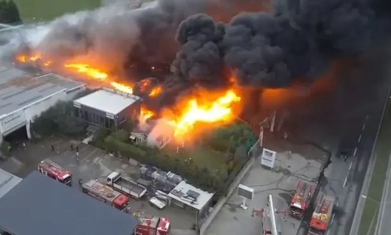 İstanbul Büyükçekmece’de fabrika yangını kontrol altında