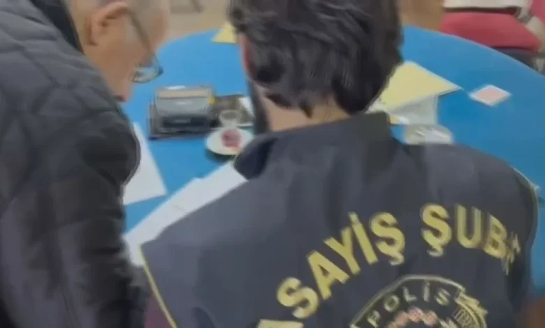 İstanbul - İstanbul'da iş yerlerine fuhuş ve kumar denetimi; 4 şüpheli gözaltına alındı