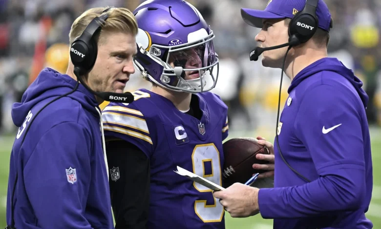 J.J. McCarthy aggravates his right hand injury