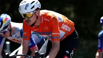 Jay Vine wins Tour Down Under after crash caused by kangaroo