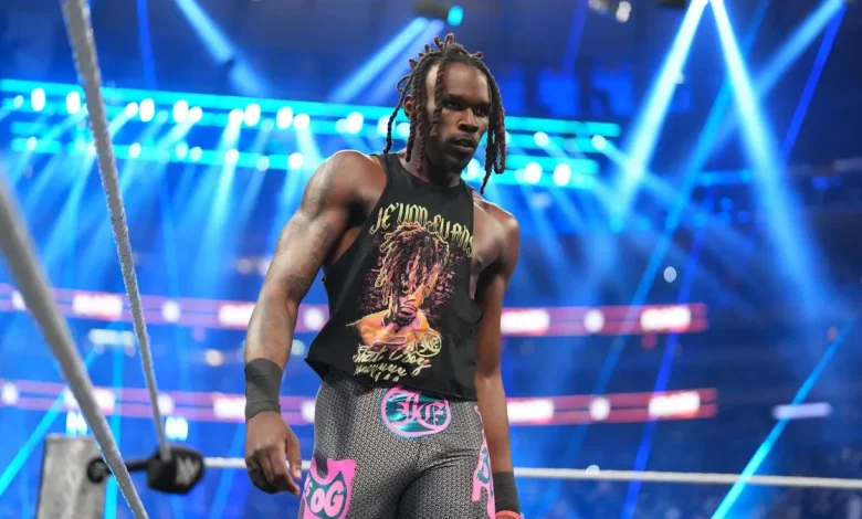 Je'Von Evans injury update: Rising WWE star appears to hurt shoulder