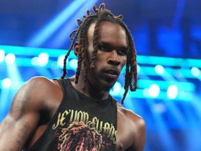 Je'Von Evans' match on WWE RAW stopped due to apparent injury