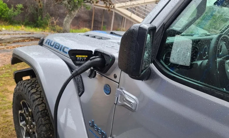 Jeep and Chrysler kill plug-in hybrid models for 2026