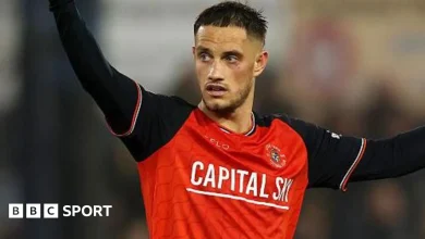 Jerry Yates: Sheffield Wednesday sign Luton striker on loan