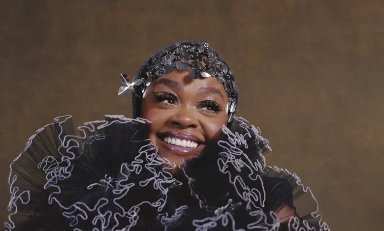 Jill Scott returns gloriously with "Beautiful People"