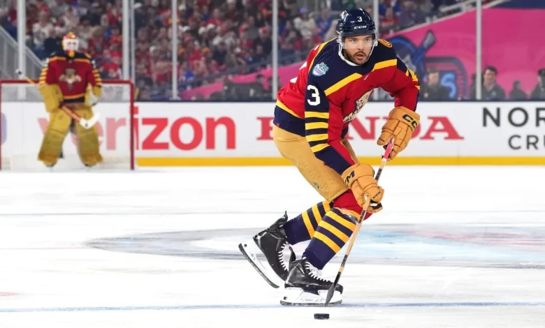 Jones leaves 2026 NHL Winter Classic with upper-body injury for Panthers