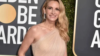 Julia Roberts Pairs Unexpected Hair Change at the Golden Globes 2026 With Plunging Black Gown