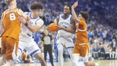 Kentucky basketball’s Kam Williams suffers foot injury against Texas