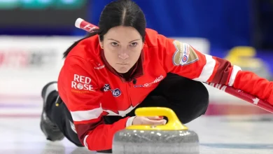 Kerri Einarson, Kaitlyn Lawes win Scotties playoff openers