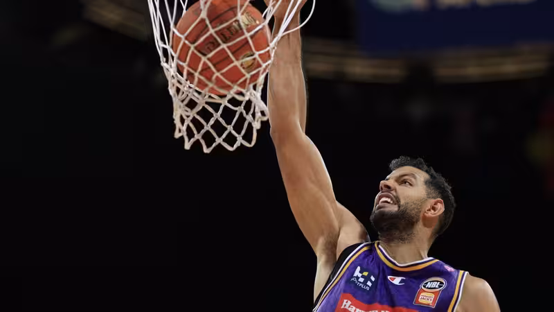 Kings storm into NBL's top two by crushing Hawks