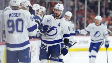 Kucherov gets 4 points, Lightning defeat Flyers for 9th straight win
