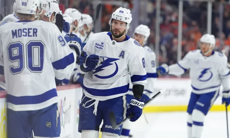 Kucherov gets 4 points, Lightning defeat Flyers for 9th straight win