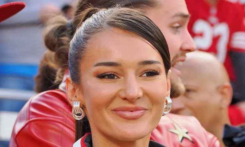 Kyle Juszczyk’s wife Kristin insanely rips up 49ers coat for reinvented playoff fit