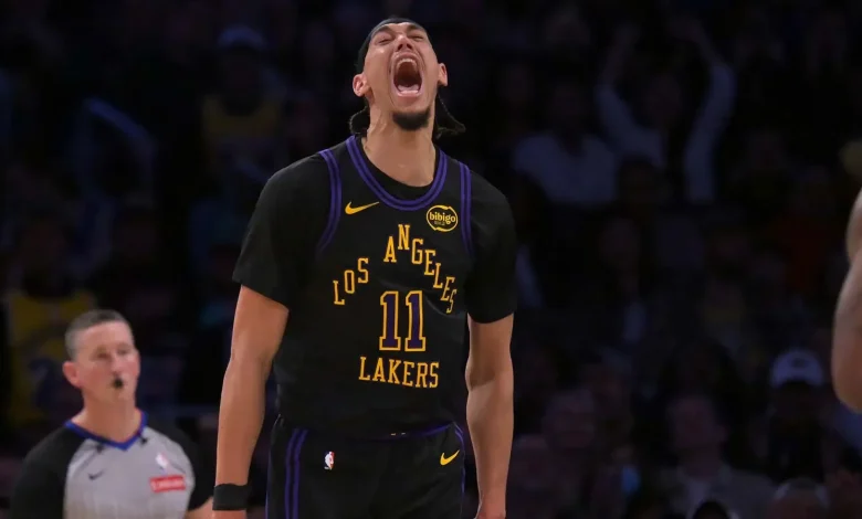 Lakers’ Jaxson Hayes pulls off wild in-game Eastbay dunk vs. Bulls
