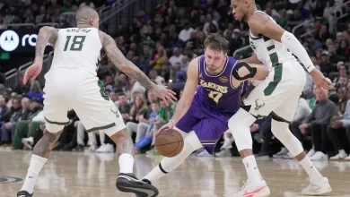 Lakers lead Bucks 25-24 after first quarter