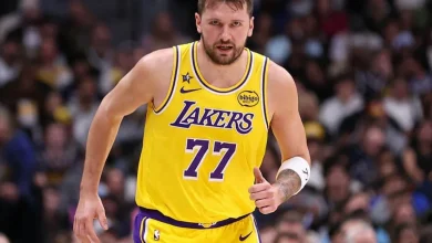 Lakers vs. Mavericks live updates: Time, predictions, latest as Luka Dončić returns to Dallas