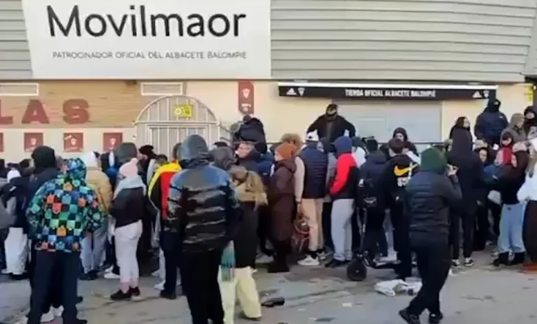 Largas colas en el Carlos Belmonte para ver al Madrid... a pesar de los precios