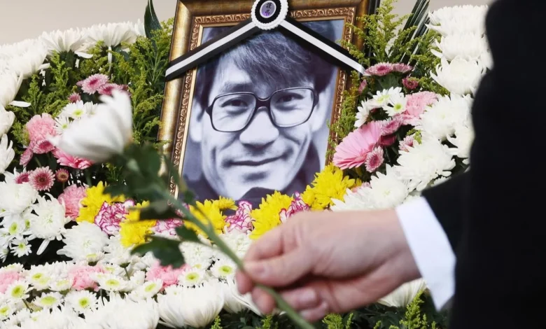 Late actor Ahn Sung-ki remembered for quiet generosity toward apartment staff
