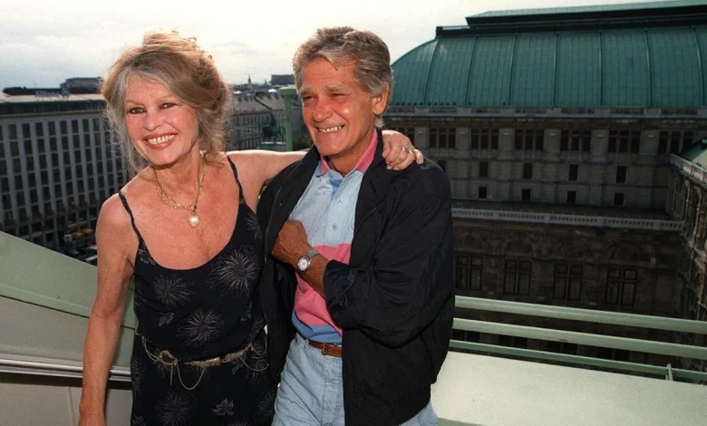« Le soir, je crois qu’elle est encore là » : le mari de Brigitte Bardot se confie après la disparition de la star