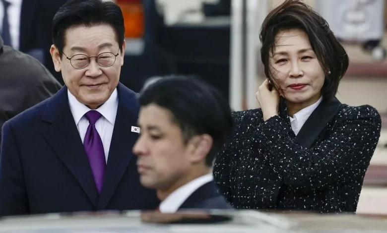 Leaders of Japan and South Korea vow to cooperate on economy and regional challenges at summit