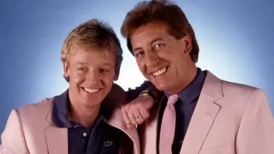 Les Dennis pays tribute to Dustin Gee 40 years after comedy legend and close friend's tragic death in Southport