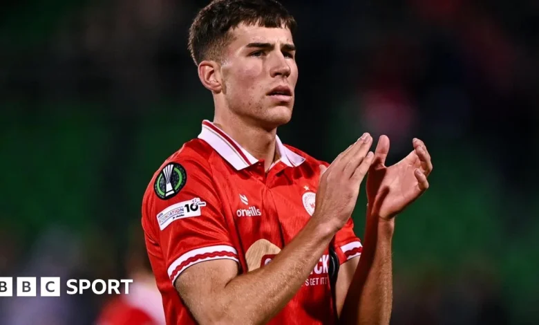 Lewis Temple: Bolton Wanderers sign Shelbourne defender