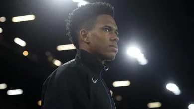 Liam Rosenior on striking the right balance with Estevao | News | Official Site