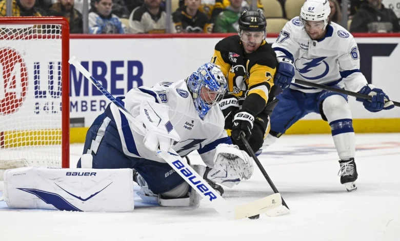Lightning edge Penguins in shootout, tie franchise record with 11th straight win